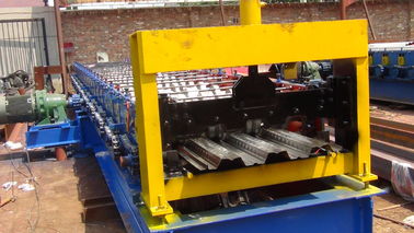 Automatischer Boden Decking, der die Maschinen-Metallstahlbodenfliesen herstellen Maschine bildet