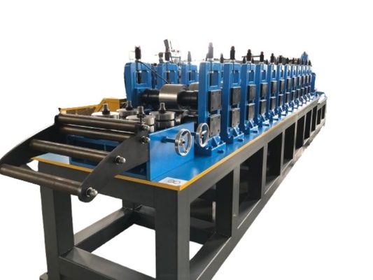 Versatile Rollenformmaschine mit Schlitz und Gleis für kundenspezifische Formen und Schlitzgrößen