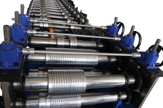 Maschine zur Formung von Rollen aus Bretter und Schlägerrollen mit strukturiertem Aussehen