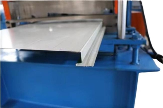 Metallwand- und Soffitprofil-Rollformmaschine für glatte und schöne Endprodukte