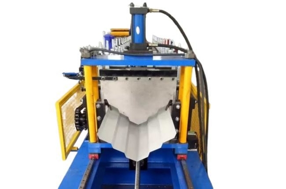 4kw Hochleistungs-Ridge Cap Roll Forming Machine für nahtloses Dachsystem