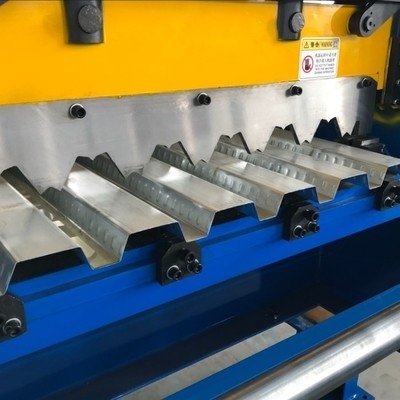 1.5&quot; Verbunddeck-Rollformmaschine für langlebige Bodendecking-Rollformen