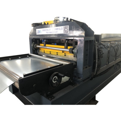 Anpassungsfähige Maschine zur Verformung von Metallrollen