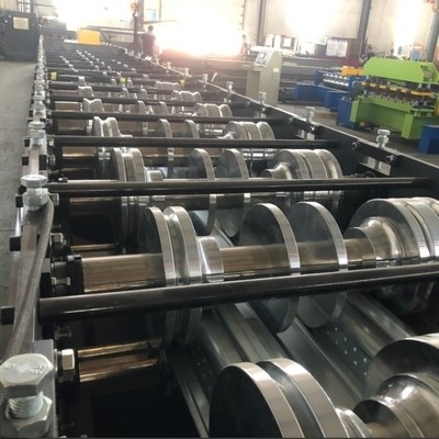 Anpassungsfähige Maschine zur Verformung von Metallrollen