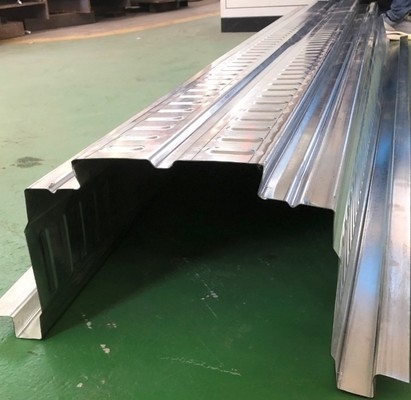 Stahldecking Einwellenwalzformmaschine mit Schweißrahmen mit mittlerer Platte
