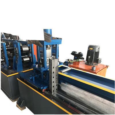 Schwerlastmaschine zur Aufstellung von Rollen für Lagerregale
