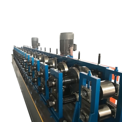 Schwerlastmaschine zur Aufstellung von Rollen für Lagerregale