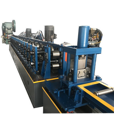 Schwerlastmaschine zur Aufstellung von Rollen für Lagerregale