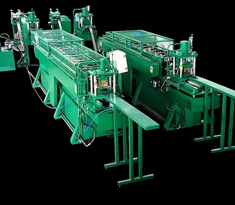 Hochgeschwindigkeitsrack-Rollformmaschine mit Servo-Fütterung und hydraulischem Schlag