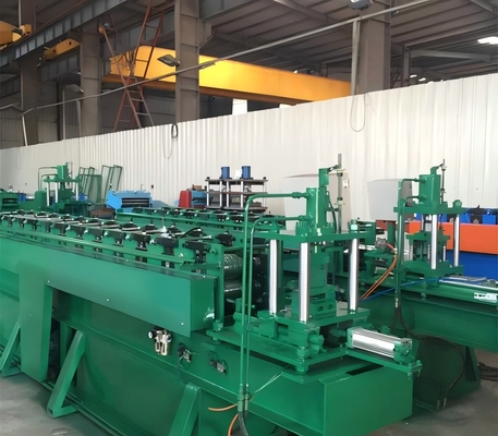 Hochgeschwindigkeitsrack-Rollformmaschine mit Servo-Fütterung und hydraulischem Schlag