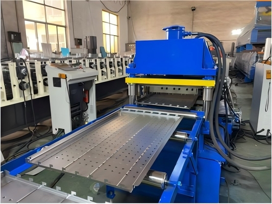 Vollautomatische Walzformmaschine für die Produktion von Palettenregalen mit hydraulischem Pressen