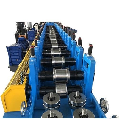 Weiterentwickelte Schlitten-Rollformmaschine mit Schraubkanal