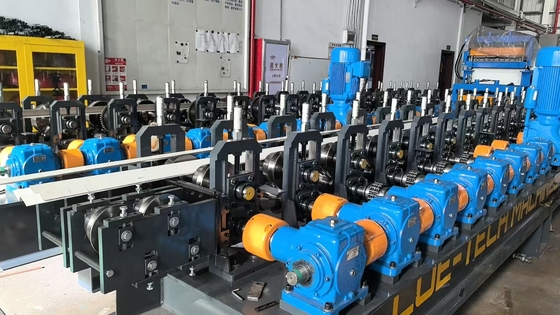 Trim-Roll-Formmaschine für Stahl und Aluminium mit Dicken von 30 bis 16 Gauge