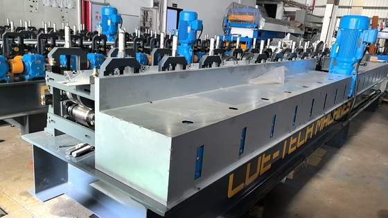 Trim-Roll-Formmaschine für Stahl und Aluminium mit Dicken von 30 bis 16 Gauge