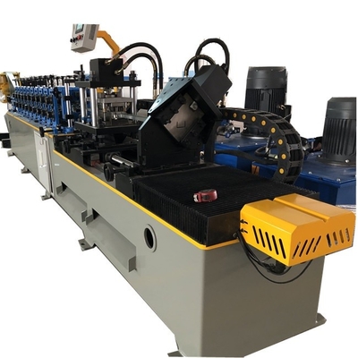Metall-U-Profil-Rollformmaschine mit Löchern