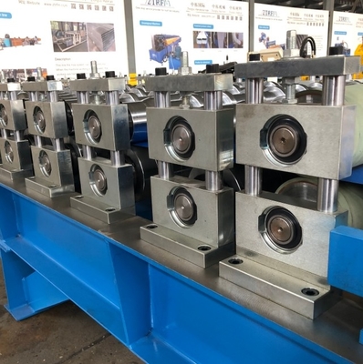 Maschine zur Herstellung von Metallfliesen mit hoher Geschwindigkeit