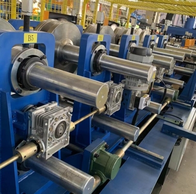 Voll automatisch einstellbare CZ-Purlin-Maschine vor dem Scheren
