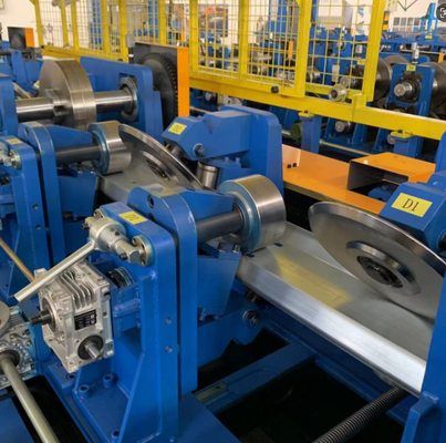 Voll automatisch einstellbare CZ-Purlin-Maschine vor dem Scheren