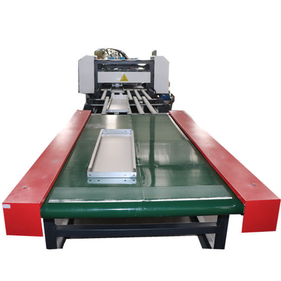 Maschine zur Verformung von Metallregalen