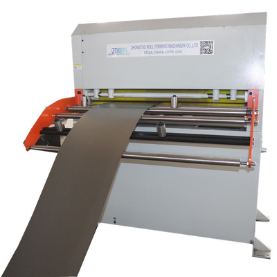 Maschine zur Verformung von Metallregalen
