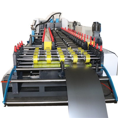 Maschine zur Verformung von Metallregalen