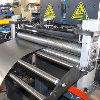 Maschine zur Herstellung von Metallwandverkleidungsplatten