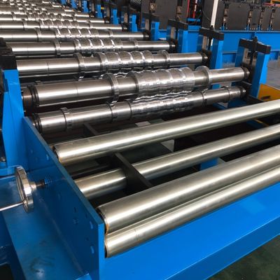 Maschine zur Herstellung von Walzplatten aus Metalldach