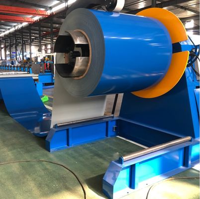 Maschine zur Herstellung von Walzplatten aus Metalldach