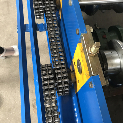 Metallrunzelte die dach glasig-glänzende Ziegeldach-Rolle, die Maschine bildet, Stahlblech BV/SGS