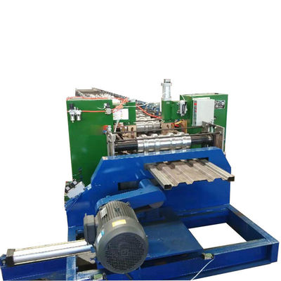 Vollautomatische Außen-LKW-Karosserie-Paneel-Rollformmaschine für die Chargenfertigung von Seitenwänden